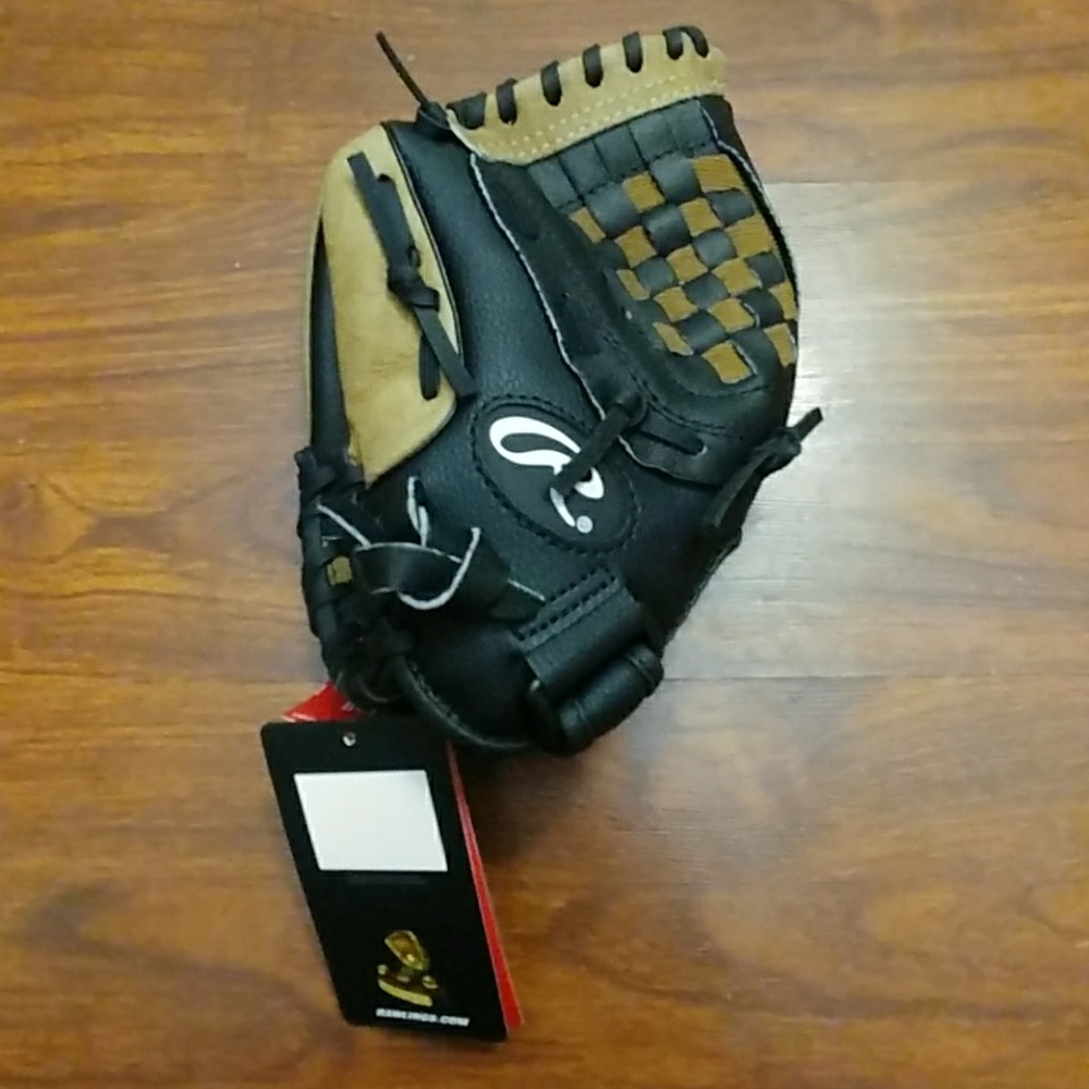 NWT tee ball glove for lefties!!